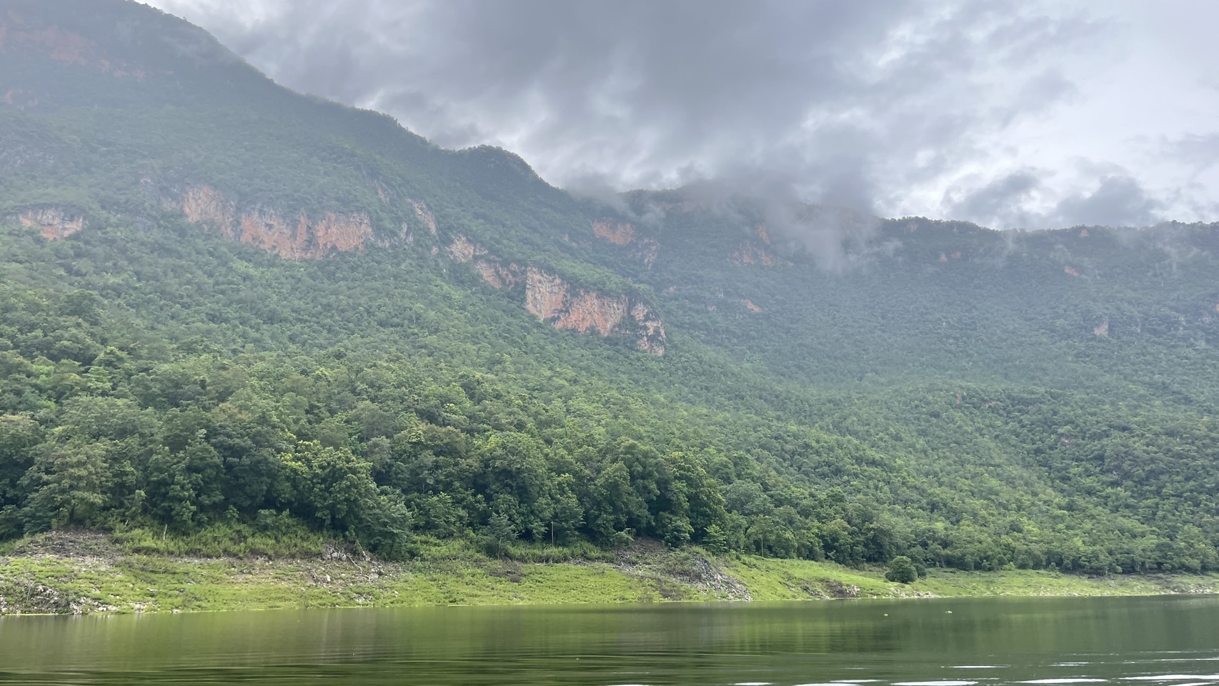 100 - https://แพศรีอุดมทรัพย์.com | ล่องแพศรีอุดมทรัพย์เหนือเขื่อนภูมิพล เพลิดเพลินกับธรรมชาติสองฝั่งทะเลสาบแม่ปิง ชมป่าไม้ น้ำตก ถ้ำ และโบราณสถาน ตลอดเส้นทาง 160 กม. จากตากสู่ดอยเต่า เชียงใหม่