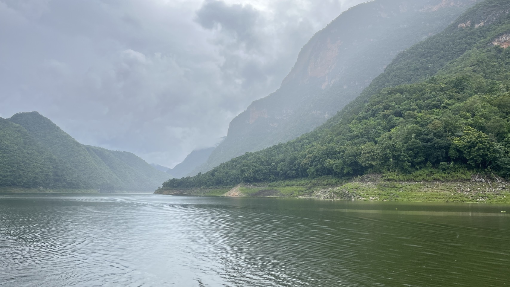 101 - https://แพศรีอุดมทรัพย์.com | ล่องแพศรีอุดมทรัพย์เหนือเขื่อนภูมิพล เพลิดเพลินกับธรรมชาติสองฝั่งทะเลสาบแม่ปิง ชมป่าไม้ น้ำตก ถ้ำ และโบราณสถาน ตลอดเส้นทาง 160 กม. จากตากสู่ดอยเต่า เชียงใหม่