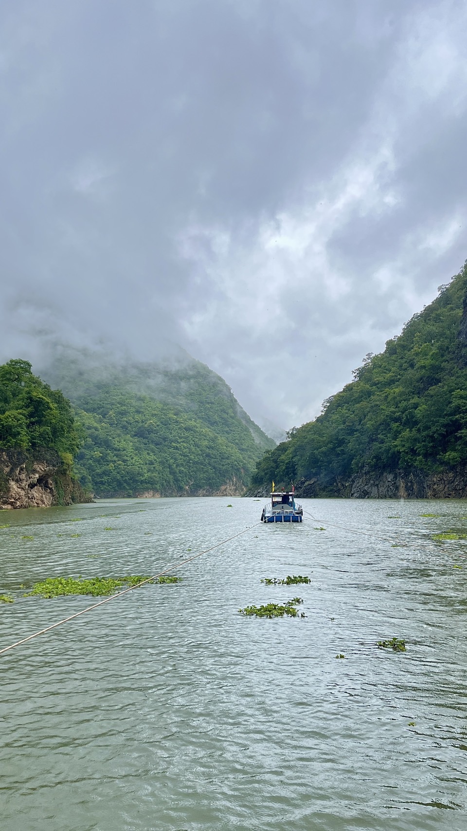 103 - https://แพศรีอุดมทรัพย์.com | ล่องแพศรีอุดมทรัพย์เหนือเขื่อนภูมิพล เพลิดเพลินกับธรรมชาติสองฝั่งทะเลสาบแม่ปิง ชมป่าไม้ น้ำตก ถ้ำ และโบราณสถาน ตลอดเส้นทาง 160 กม. จากตากสู่ดอยเต่า เชียงใหม่