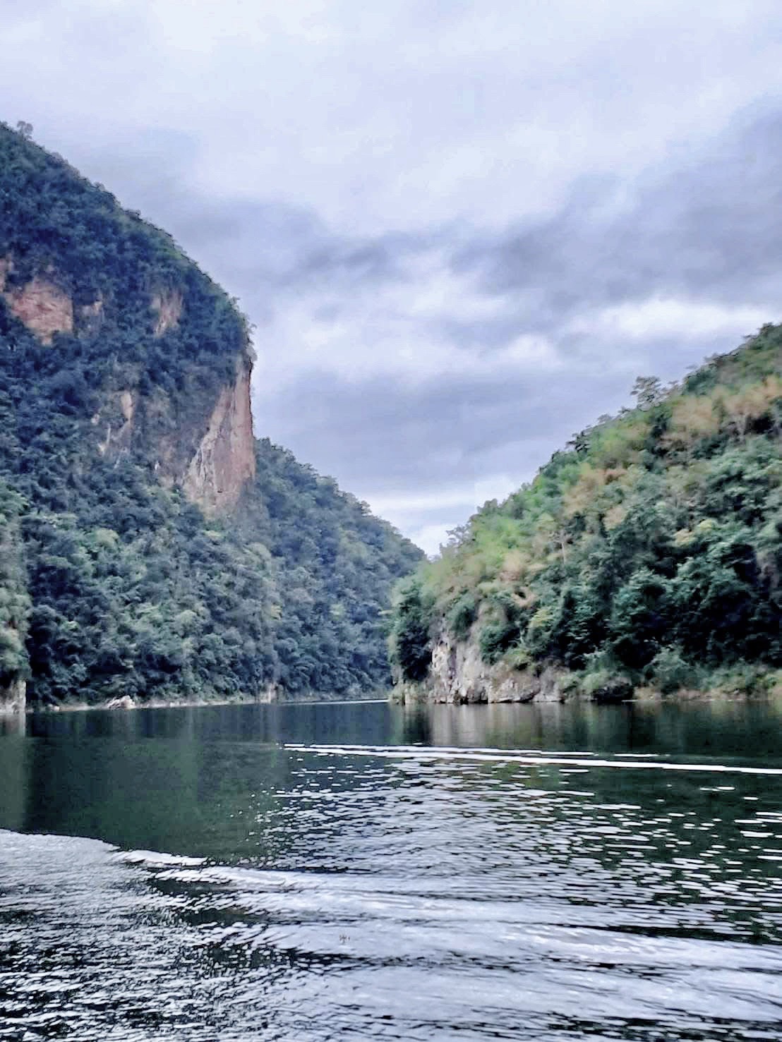 116 - https://แพศรีอุดมทรัพย์.com | ล่องแพศรีอุดมทรัพย์เหนือเขื่อนภูมิพล เพลิดเพลินกับธรรมชาติสองฝั่งทะเลสาบแม่ปิง ชมป่าไม้ น้ำตก ถ้ำ และโบราณสถาน ตลอดเส้นทาง 160 กม. จากตากสู่ดอยเต่า เชียงใหม่