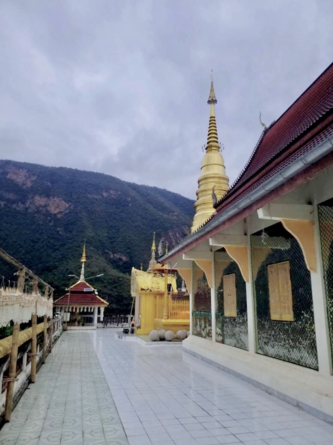 117 - https://แพศรีอุดมทรัพย์.com | ล่องแพศรีอุดมทรัพย์เหนือเขื่อนภูมิพล เพลิดเพลินกับธรรมชาติสองฝั่งทะเลสาบแม่ปิง ชมป่าไม้ น้ำตก ถ้ำ และโบราณสถาน ตลอดเส้นทาง 160 กม. จากตากสู่ดอยเต่า เชียงใหม่