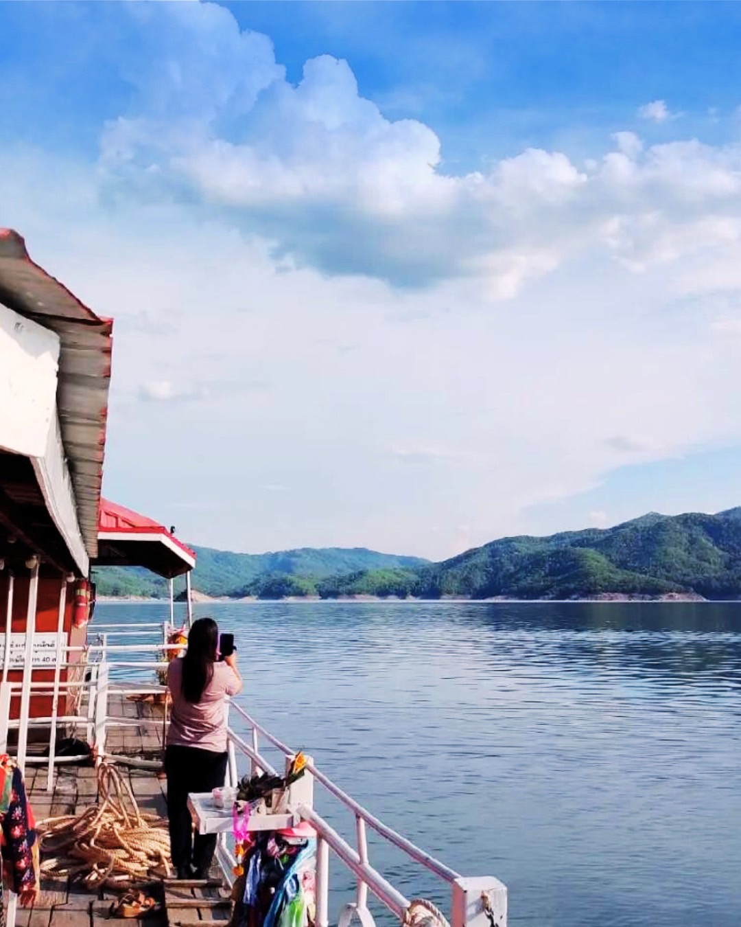 17 - https://แพศรีอุดมทรัพย์.com | ล่องแพศรีอุดมทรัพย์เหนือเขื่อนภูมิพล เพลิดเพลินกับธรรมชาติสองฝั่งทะเลสาบแม่ปิง ชมป่าไม้ น้ำตก ถ้ำ และโบราณสถาน ตลอดเส้นทาง 160 กม. จากตากสู่ดอยเต่า เชียงใหม่