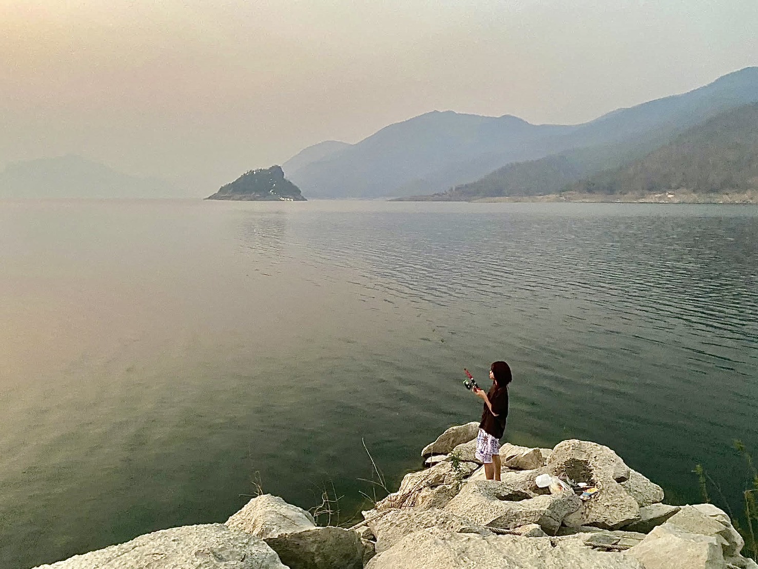 26 - https://แพศรีอุดมทรัพย์.com | ล่องแพศรีอุดมทรัพย์เหนือเขื่อนภูมิพล เพลิดเพลินกับธรรมชาติสองฝั่งทะเลสาบแม่ปิง ชมป่าไม้ น้ำตก ถ้ำ และโบราณสถาน ตลอดเส้นทาง 160 กม. จากตากสู่ดอยเต่า เชียงใหม่