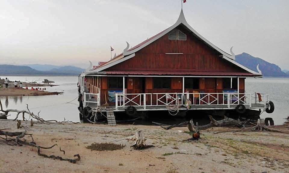 33 - https://แพศรีอุดมทรัพย์.com | ล่องแพศรีอุดมทรัพย์เหนือเขื่อนภูมิพล เพลิดเพลินกับธรรมชาติสองฝั่งทะเลสาบแม่ปิง ชมป่าไม้ น้ำตก ถ้ำ และโบราณสถาน ตลอดเส้นทาง 160 กม. จากตากสู่ดอยเต่า เชียงใหม่