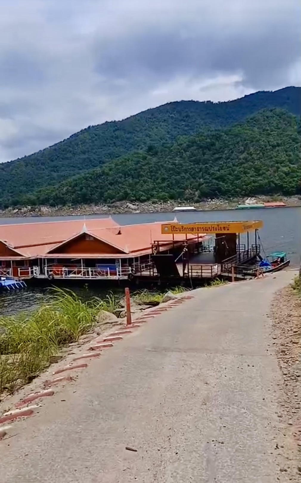 34 - https://แพศรีอุดมทรัพย์.com | ล่องแพศรีอุดมทรัพย์เหนือเขื่อนภูมิพล เพลิดเพลินกับธรรมชาติสองฝั่งทะเลสาบแม่ปิง ชมป่าไม้ น้ำตก ถ้ำ และโบราณสถาน ตลอดเส้นทาง 160 กม. จากตากสู่ดอยเต่า เชียงใหม่