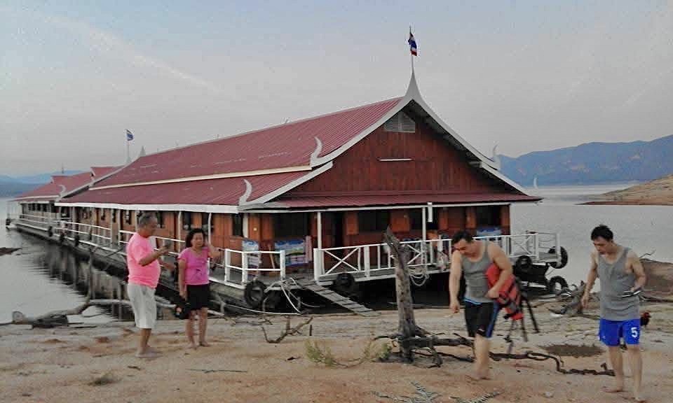 36 - https://แพศรีอุดมทรัพย์.com | ล่องแพศรีอุดมทรัพย์เหนือเขื่อนภูมิพล เพลิดเพลินกับธรรมชาติสองฝั่งทะเลสาบแม่ปิง ชมป่าไม้ น้ำตก ถ้ำ และโบราณสถาน ตลอดเส้นทาง 160 กม. จากตากสู่ดอยเต่า เชียงใหม่