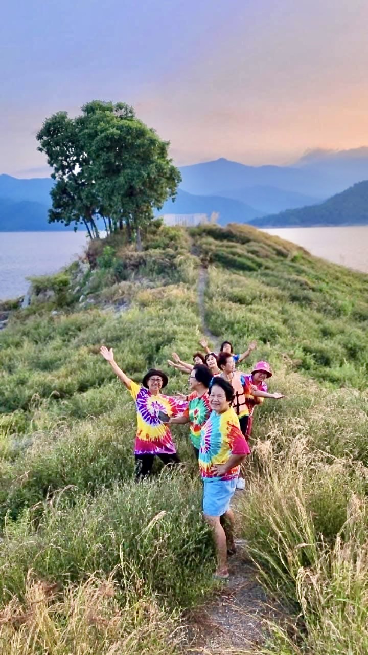 41 - https://แพศรีอุดมทรัพย์.com | ล่องแพศรีอุดมทรัพย์เหนือเขื่อนภูมิพล เพลิดเพลินกับธรรมชาติสองฝั่งทะเลสาบแม่ปิง ชมป่าไม้ น้ำตก ถ้ำ และโบราณสถาน ตลอดเส้นทาง 160 กม. จากตากสู่ดอยเต่า เชียงใหม่