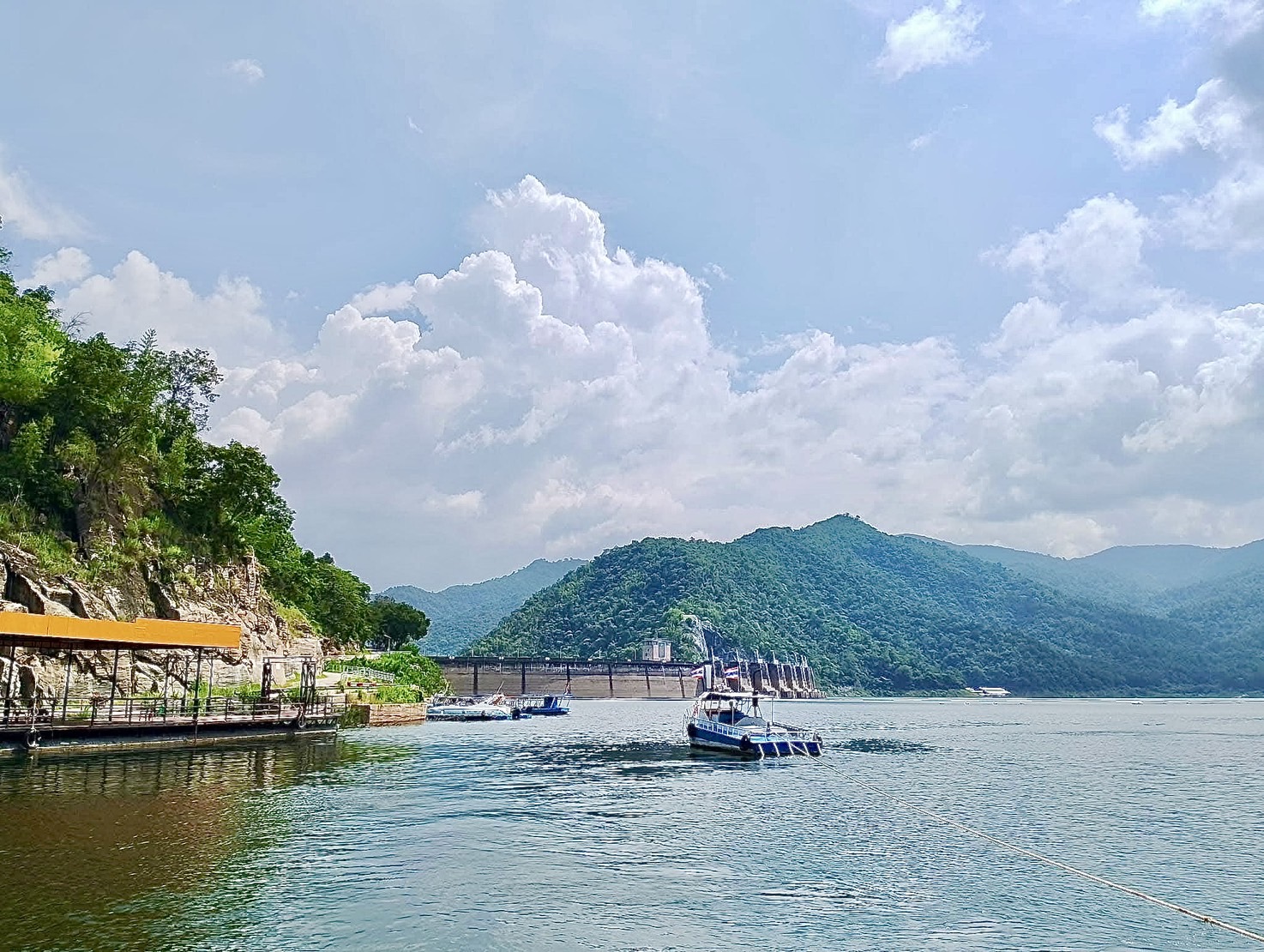 43 - https://แพศรีอุดมทรัพย์.com | ล่องแพศรีอุดมทรัพย์เหนือเขื่อนภูมิพล เพลิดเพลินกับธรรมชาติสองฝั่งทะเลสาบแม่ปิง ชมป่าไม้ น้ำตก ถ้ำ และโบราณสถาน ตลอดเส้นทาง 160 กม. จากตากสู่ดอยเต่า เชียงใหม่