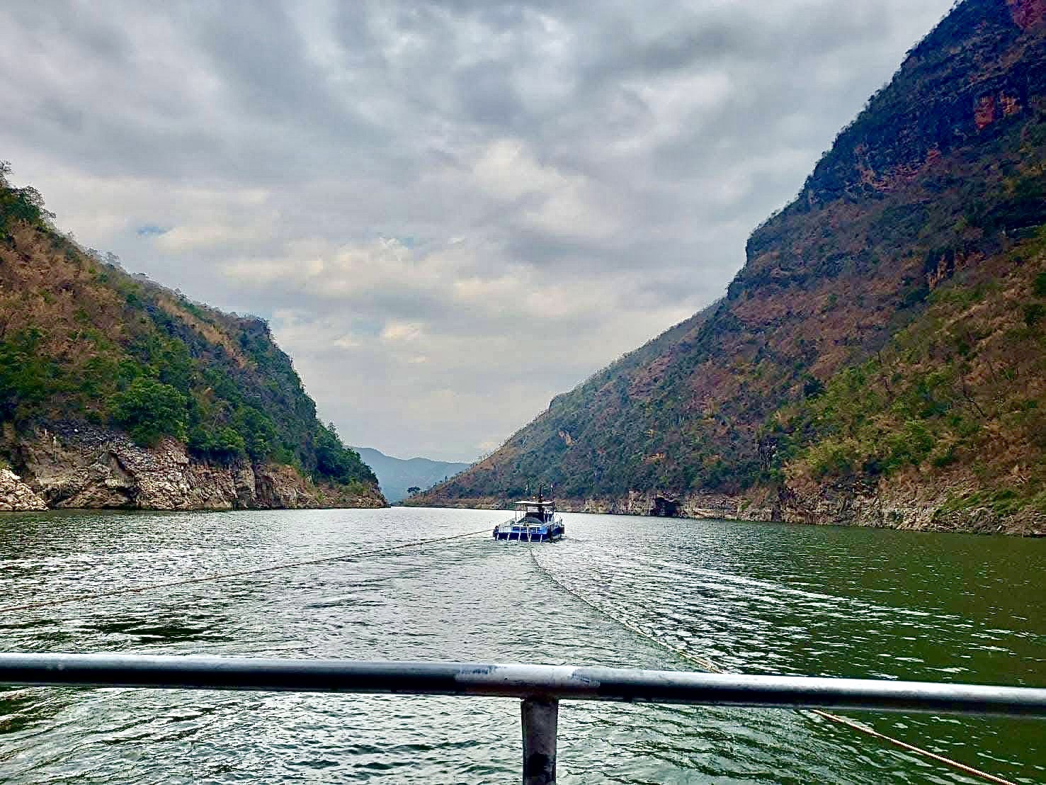 45 - https://แพศรีอุดมทรัพย์.com | ล่องแพศรีอุดมทรัพย์เหนือเขื่อนภูมิพล เพลิดเพลินกับธรรมชาติสองฝั่งทะเลสาบแม่ปิง ชมป่าไม้ น้ำตก ถ้ำ และโบราณสถาน ตลอดเส้นทาง 160 กม. จากตากสู่ดอยเต่า เชียงใหม่