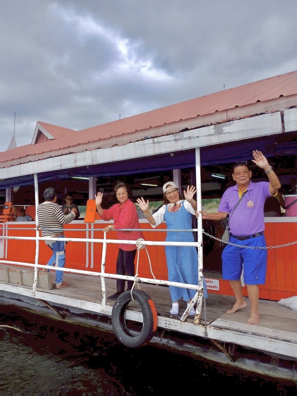 50 - https://แพศรีอุดมทรัพย์.com | ล่องแพศรีอุดมทรัพย์เหนือเขื่อนภูมิพล เพลิดเพลินกับธรรมชาติสองฝั่งทะเลสาบแม่ปิง ชมป่าไม้ น้ำตก ถ้ำ และโบราณสถาน ตลอดเส้นทาง 160 กม. จากตากสู่ดอยเต่า เชียงใหม่