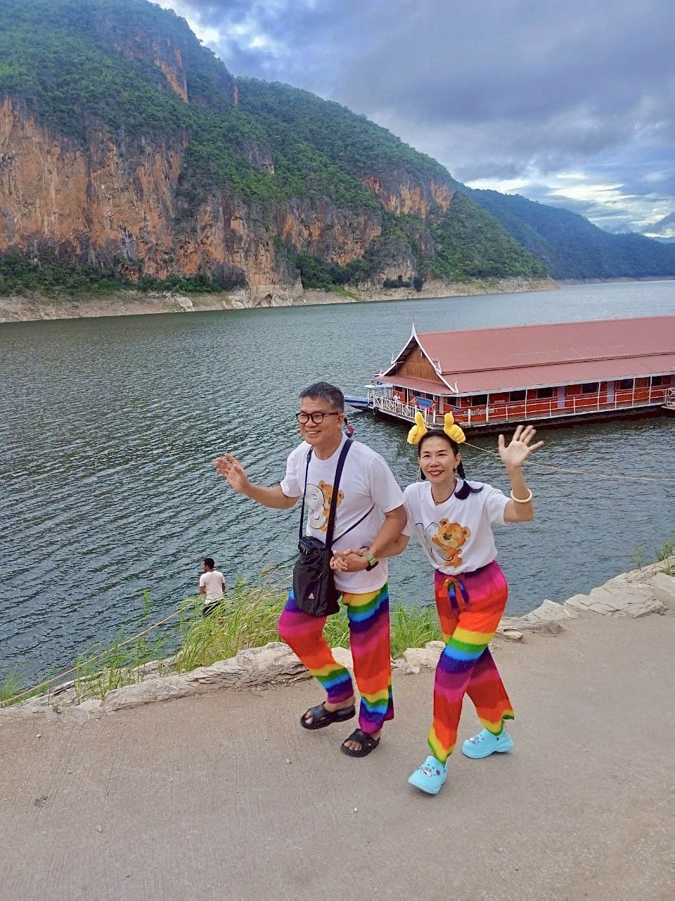 51 - https://แพศรีอุดมทรัพย์.com | ล่องแพศรีอุดมทรัพย์เหนือเขื่อนภูมิพล เพลิดเพลินกับธรรมชาติสองฝั่งทะเลสาบแม่ปิง ชมป่าไม้ น้ำตก ถ้ำ และโบราณสถาน ตลอดเส้นทาง 160 กม. จากตากสู่ดอยเต่า เชียงใหม่