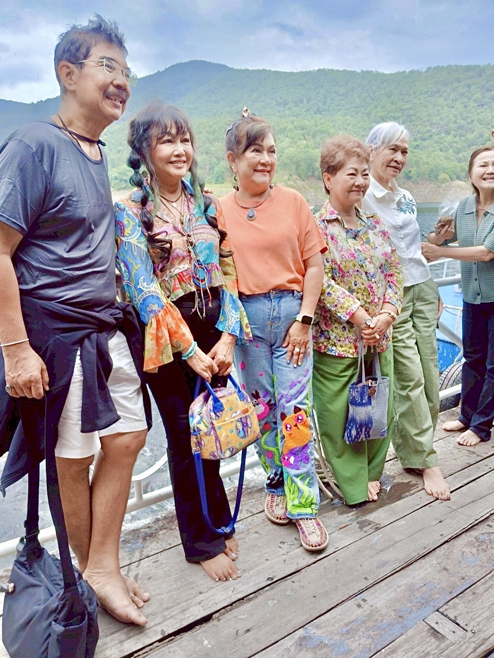 52 - https://แพศรีอุดมทรัพย์.com | ล่องแพศรีอุดมทรัพย์เหนือเขื่อนภูมิพล เพลิดเพลินกับธรรมชาติสองฝั่งทะเลสาบแม่ปิง ชมป่าไม้ น้ำตก ถ้ำ และโบราณสถาน ตลอดเส้นทาง 160 กม. จากตากสู่ดอยเต่า เชียงใหม่