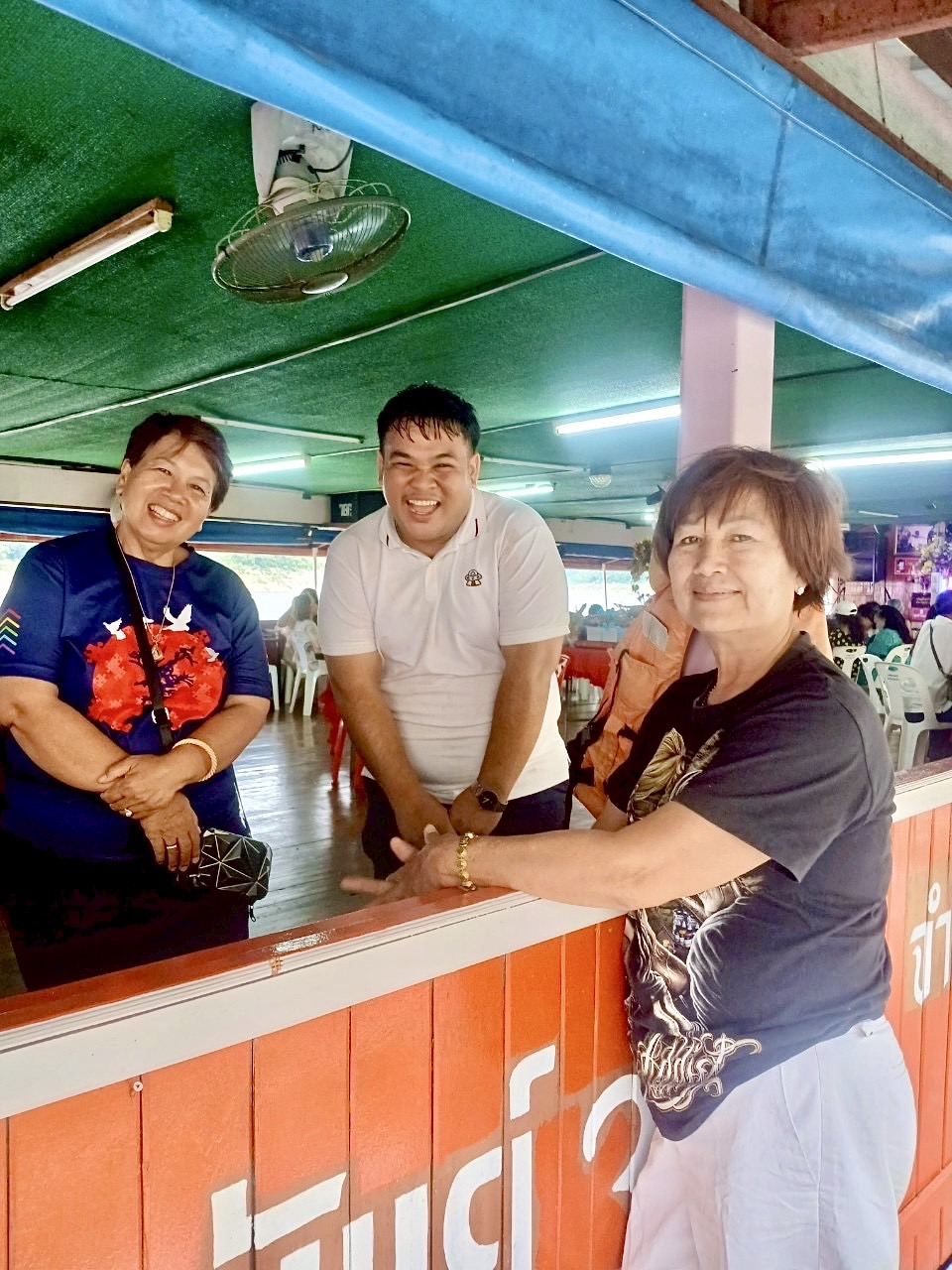 59 - https://แพศรีอุดมทรัพย์.com | ล่องแพศรีอุดมทรัพย์เหนือเขื่อนภูมิพล เพลิดเพลินกับธรรมชาติสองฝั่งทะเลสาบแม่ปิง ชมป่าไม้ น้ำตก ถ้ำ และโบราณสถาน ตลอดเส้นทาง 160 กม. จากตากสู่ดอยเต่า เชียงใหม่