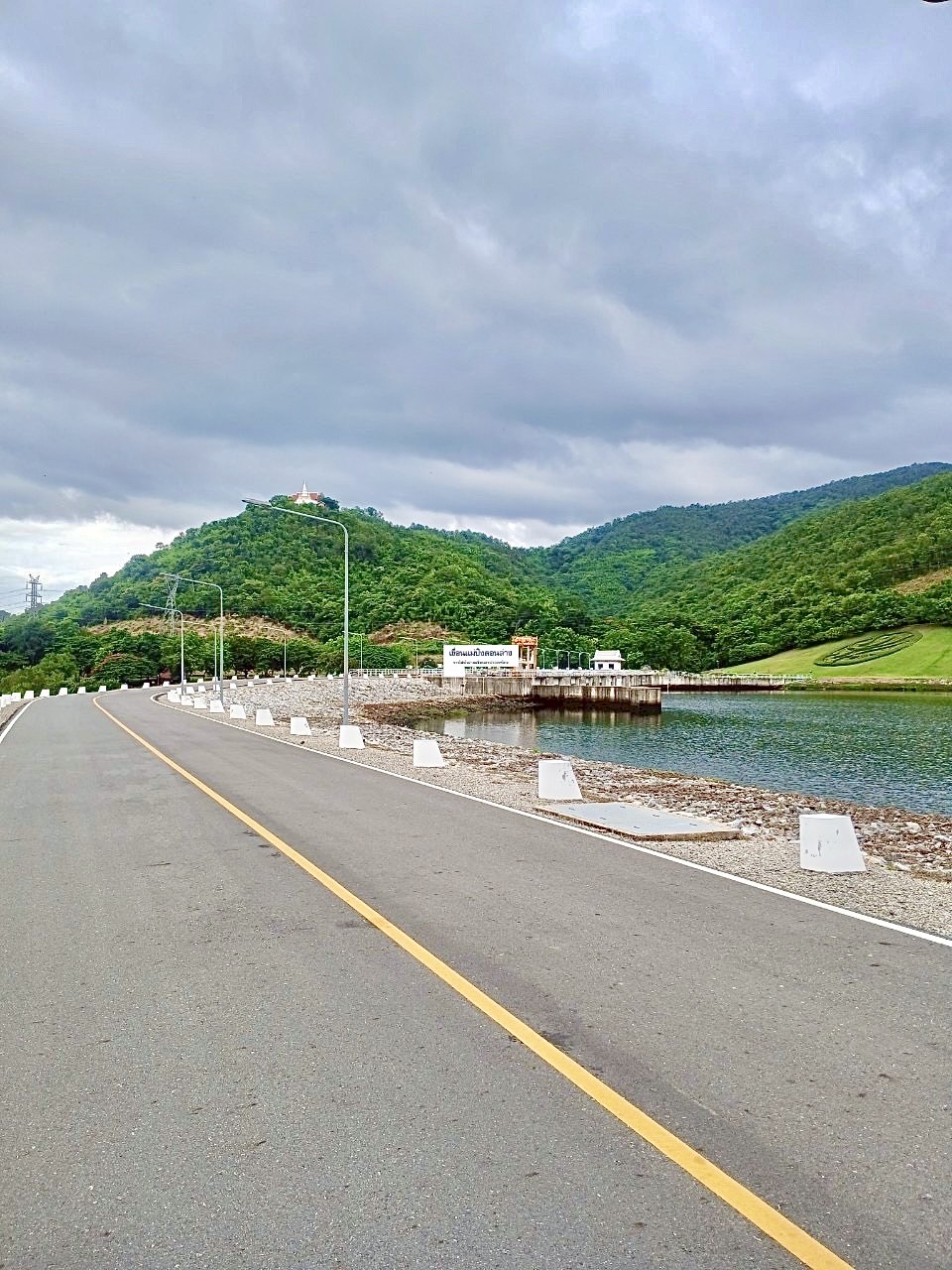 60 - https://แพศรีอุดมทรัพย์.com | ล่องแพศรีอุดมทรัพย์เหนือเขื่อนภูมิพล เพลิดเพลินกับธรรมชาติสองฝั่งทะเลสาบแม่ปิง ชมป่าไม้ น้ำตก ถ้ำ และโบราณสถาน ตลอดเส้นทาง 160 กม. จากตากสู่ดอยเต่า เชียงใหม่