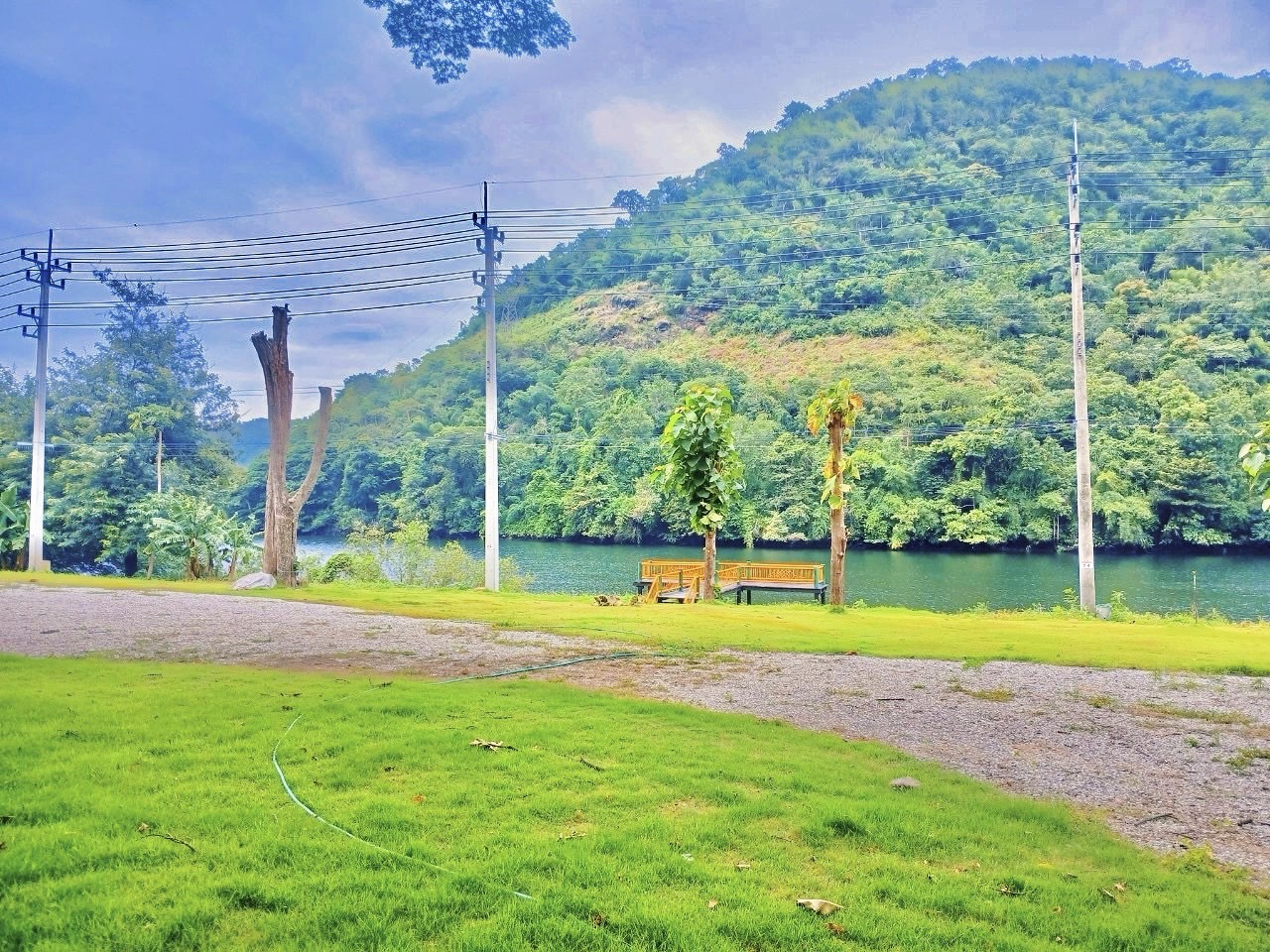 74 - https://แพศรีอุดมทรัพย์.com | ล่องแพศรีอุดมทรัพย์เหนือเขื่อนภูมิพล เพลิดเพลินกับธรรมชาติสองฝั่งทะเลสาบแม่ปิง ชมป่าไม้ น้ำตก ถ้ำ และโบราณสถาน ตลอดเส้นทาง 160 กม. จากตากสู่ดอยเต่า เชียงใหม่