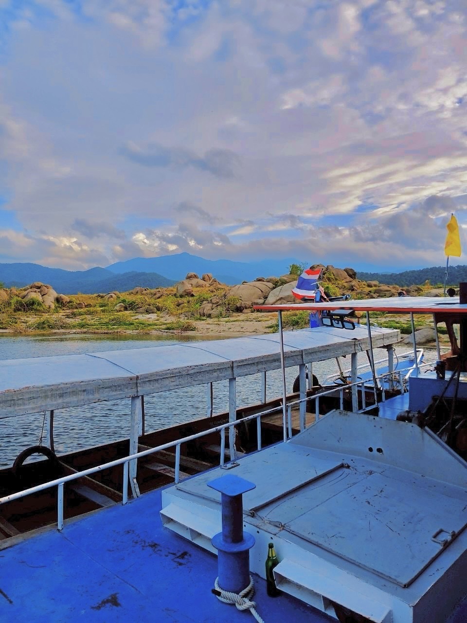 75 - https://แพศรีอุดมทรัพย์.com | ล่องแพศรีอุดมทรัพย์เหนือเขื่อนภูมิพล เพลิดเพลินกับธรรมชาติสองฝั่งทะเลสาบแม่ปิง ชมป่าไม้ น้ำตก ถ้ำ และโบราณสถาน ตลอดเส้นทาง 160 กม. จากตากสู่ดอยเต่า เชียงใหม่