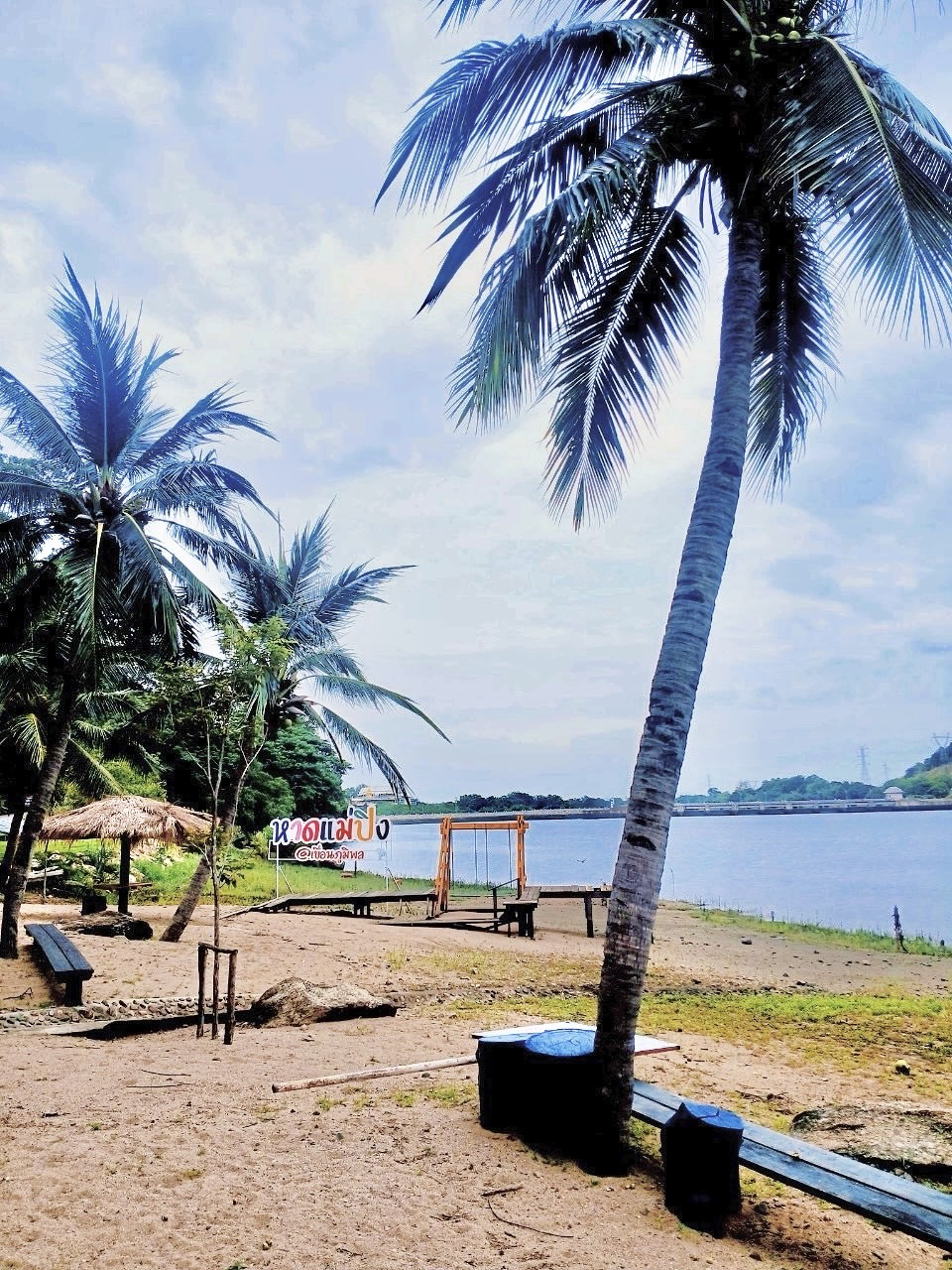 77 - https://แพศรีอุดมทรัพย์.com | ล่องแพศรีอุดมทรัพย์เหนือเขื่อนภูมิพล เพลิดเพลินกับธรรมชาติสองฝั่งทะเลสาบแม่ปิง ชมป่าไม้ น้ำตก ถ้ำ และโบราณสถาน ตลอดเส้นทาง 160 กม. จากตากสู่ดอยเต่า เชียงใหม่