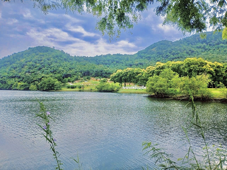 79 - https://แพศรีอุดมทรัพย์.com | ล่องแพศรีอุดมทรัพย์เหนือเขื่อนภูมิพล เพลิดเพลินกับธรรมชาติสองฝั่งทะเลสาบแม่ปิง ชมป่าไม้ น้ำตก ถ้ำ และโบราณสถาน ตลอดเส้นทาง 160 กม. จากตากสู่ดอยเต่า เชียงใหม่