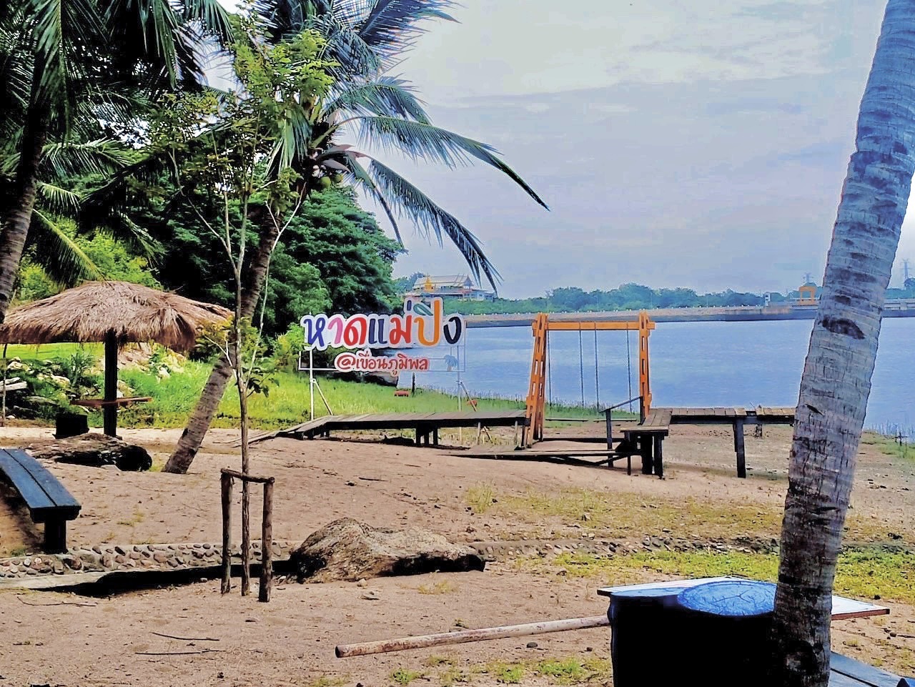 81 - https://แพศรีอุดมทรัพย์.com | ล่องแพศรีอุดมทรัพย์เหนือเขื่อนภูมิพล เพลิดเพลินกับธรรมชาติสองฝั่งทะเลสาบแม่ปิง ชมป่าไม้ น้ำตก ถ้ำ และโบราณสถาน ตลอดเส้นทาง 160 กม. จากตากสู่ดอยเต่า เชียงใหม่