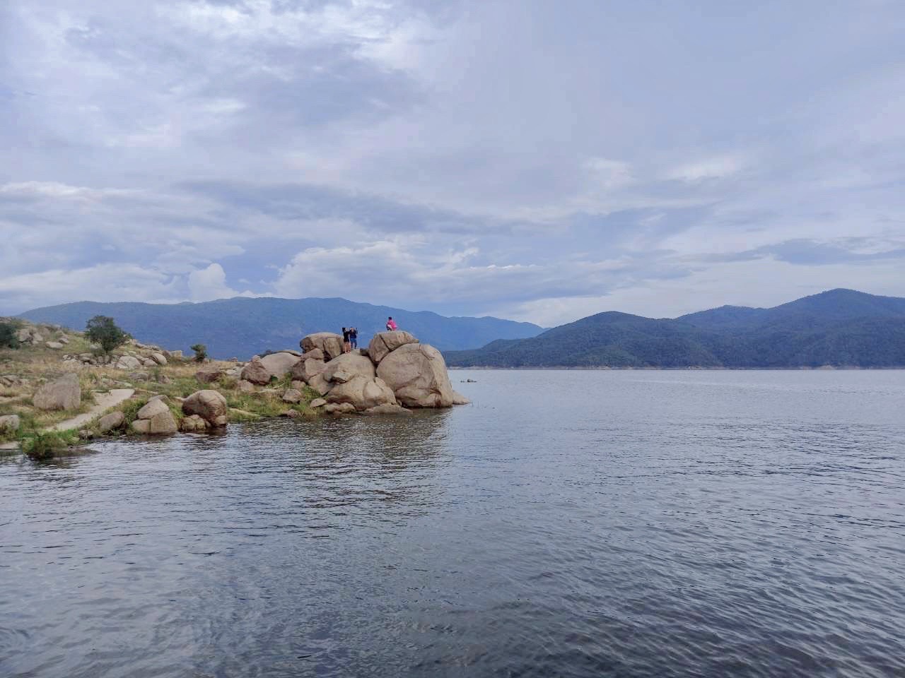 94 - https://แพศรีอุดมทรัพย์.com | ล่องแพศรีอุดมทรัพย์เหนือเขื่อนภูมิพล เพลิดเพลินกับธรรมชาติสองฝั่งทะเลสาบแม่ปิง ชมป่าไม้ น้ำตก ถ้ำ และโบราณสถาน ตลอดเส้นทาง 160 กม. จากตากสู่ดอยเต่า เชียงใหม่