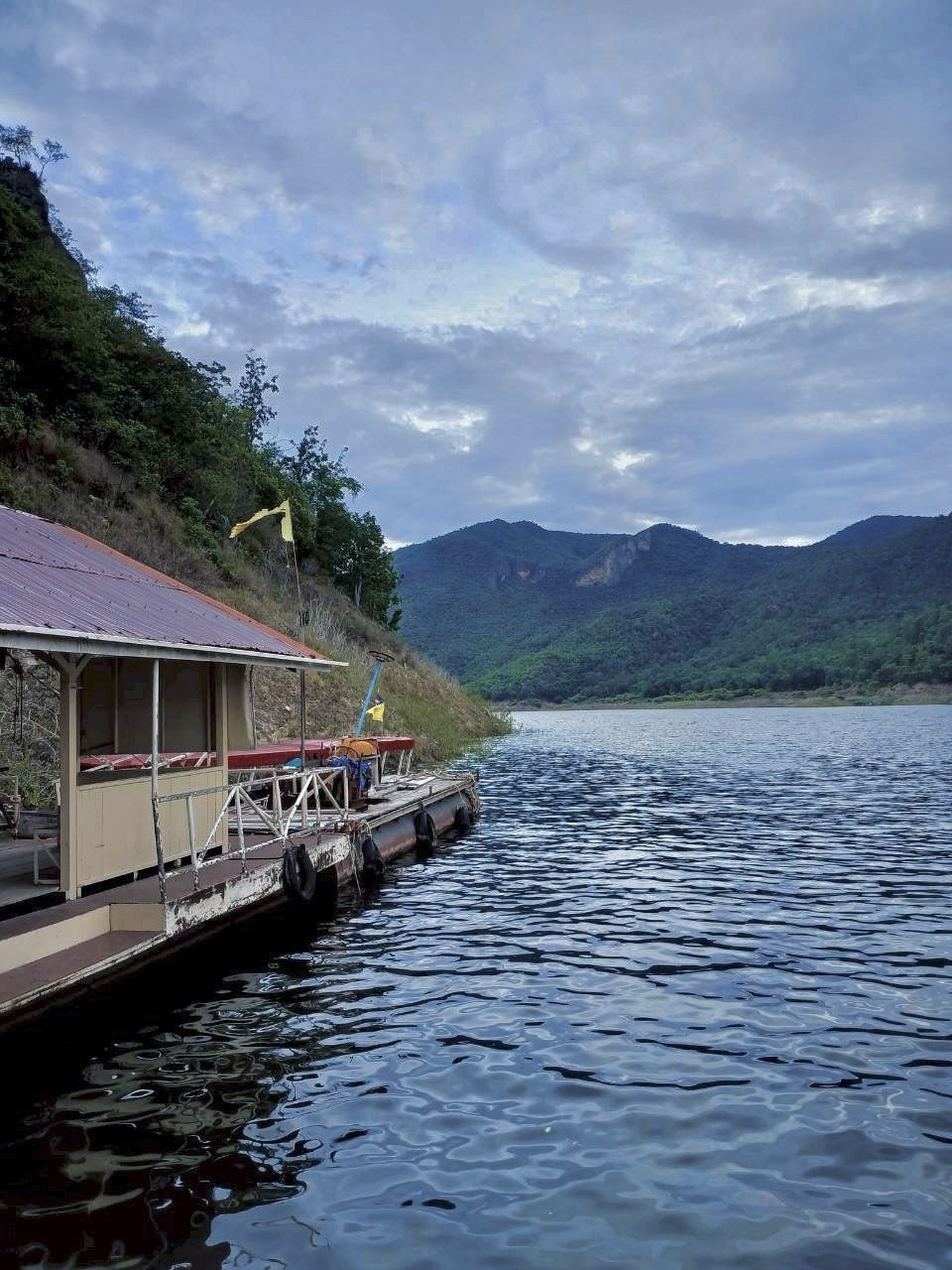 95 - https://แพศรีอุดมทรัพย์.com | ล่องแพศรีอุดมทรัพย์เหนือเขื่อนภูมิพล เพลิดเพลินกับธรรมชาติสองฝั่งทะเลสาบแม่ปิง ชมป่าไม้ น้ำตก ถ้ำ และโบราณสถาน ตลอดเส้นทาง 160 กม. จากตากสู่ดอยเต่า เชียงใหม่